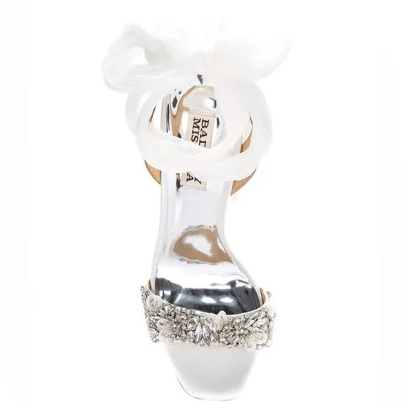 NWOB Badgley Mischka Women’s Bobbie Heeled White Satin Heels in size  7.5 - Picture 2 of 8